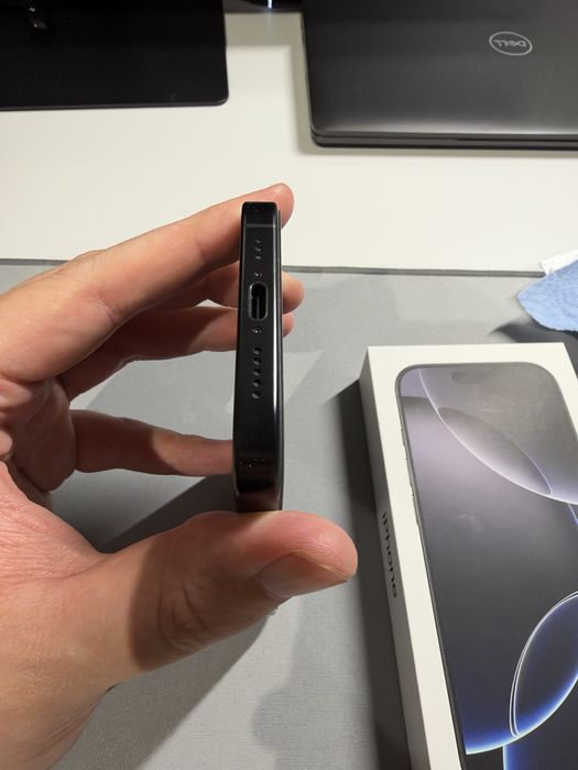 iPhone 16 Pro 256 GB Black Titan