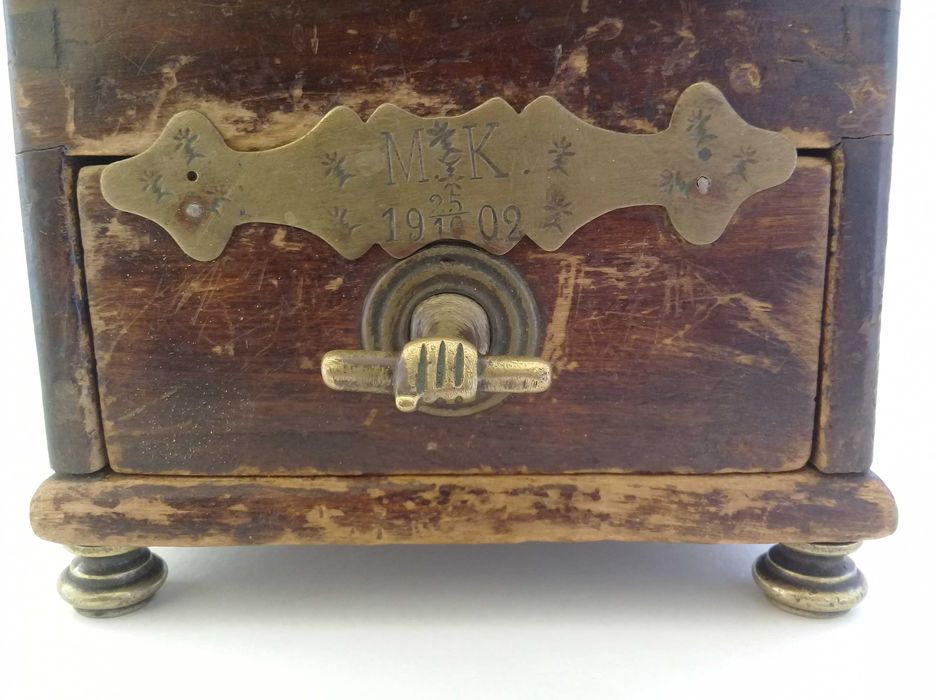 Продам кофемолку 1902 года. Антиквариат. Всё родное.