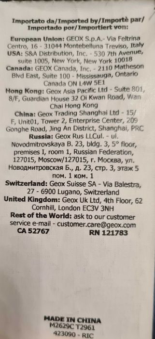 Casaco com capuz de  cor azul e da marca  Geox