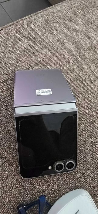 Galaxy Z Flip 6 256GB (1 Ano e 3 meses de garantia)