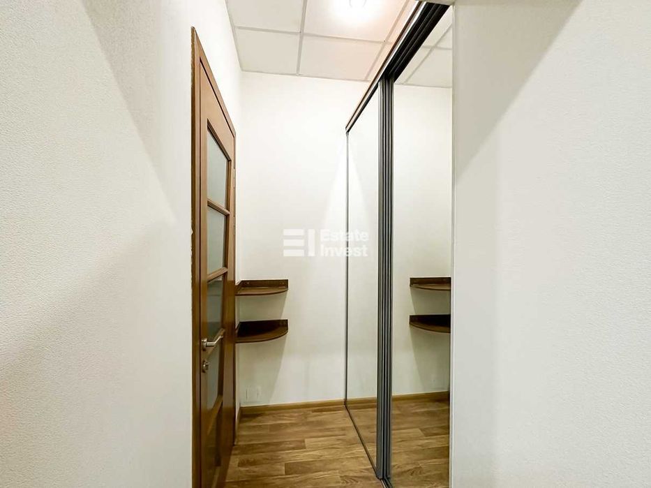 Продам помещение под офис, клинику, фонд по адресу:  ул. Крымская, 8.