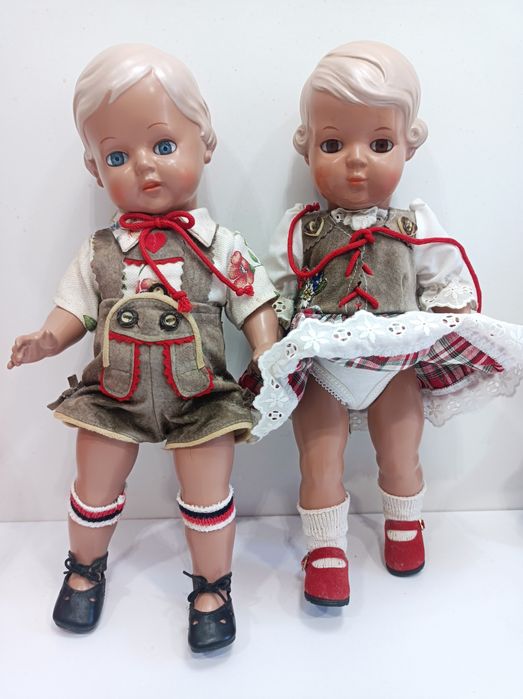 Schildkrot para lalek kolekcjonerskich .Ona i on w cudnych strojach.