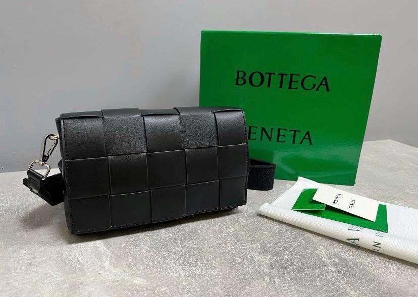 Bottega Veneta Cassette сумка чорна шкіряна чоловіча мужская