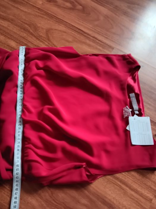 Sukienka damska z metkami.