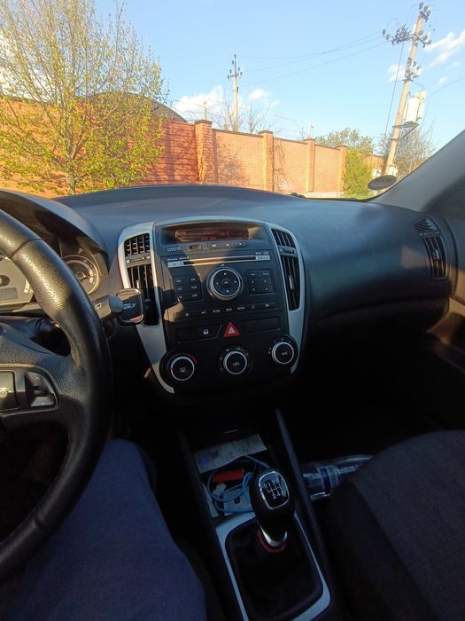 Продам автомобіль Kia ceed