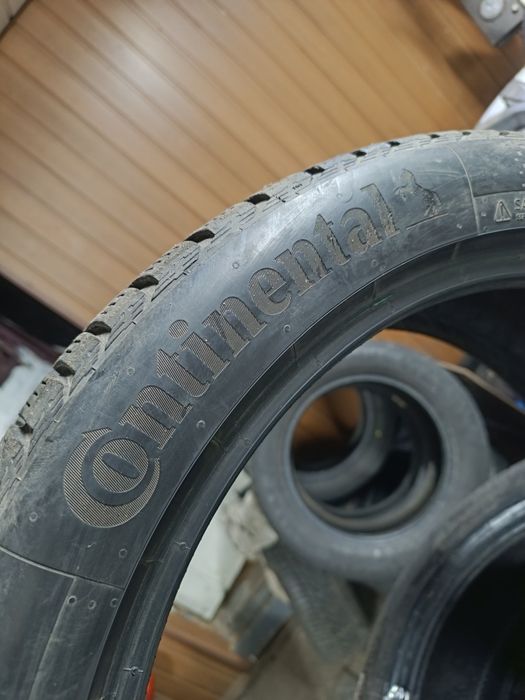 275/40 R21 , 305/35 R21 Continental.