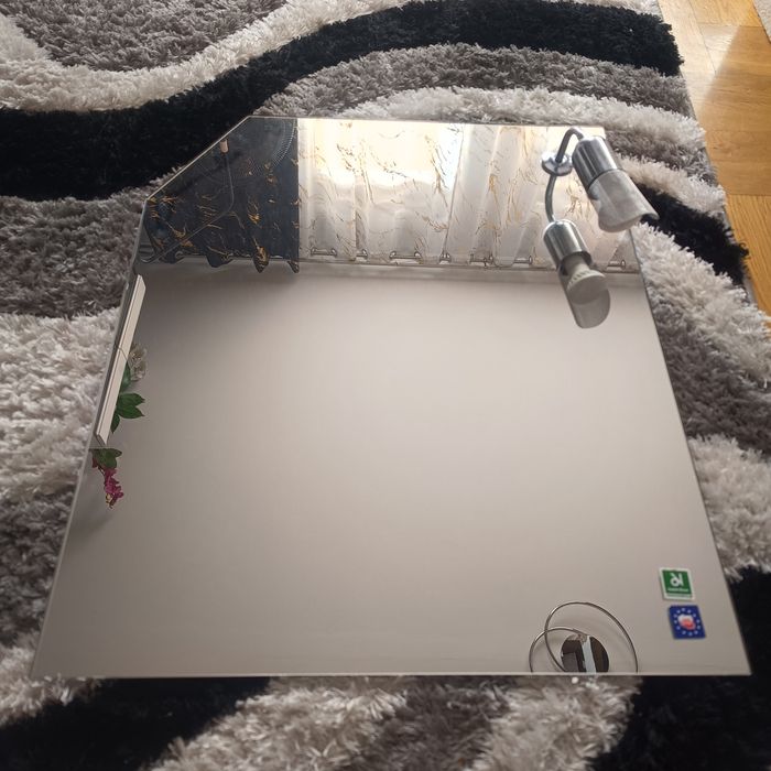 Lustro łazienkowe z oświetleniem