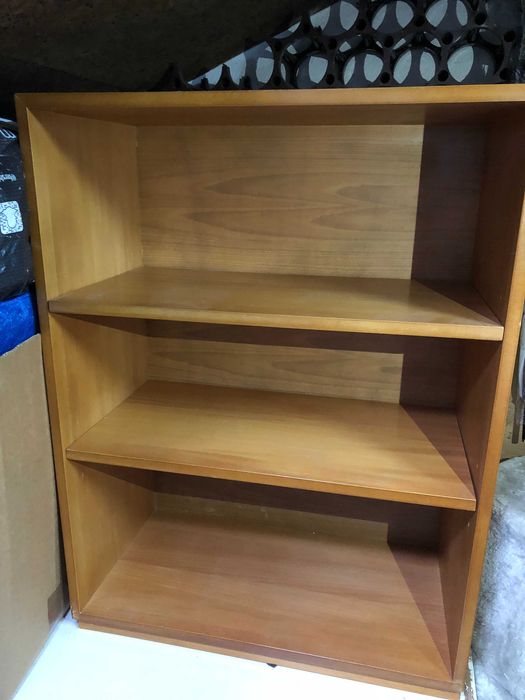 Móvel multiuso de madeira em excelente estado - robusto e versátil!