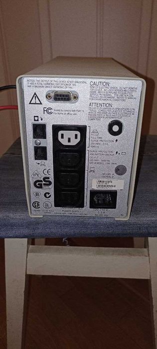 Безперебійник APC Smart-UPS 620