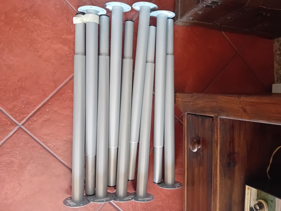Pernas ajustáveis para mesa
