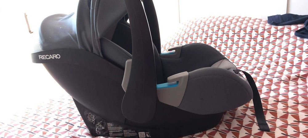 Conjunto Ovo e cadeirinha de transporte Recaro