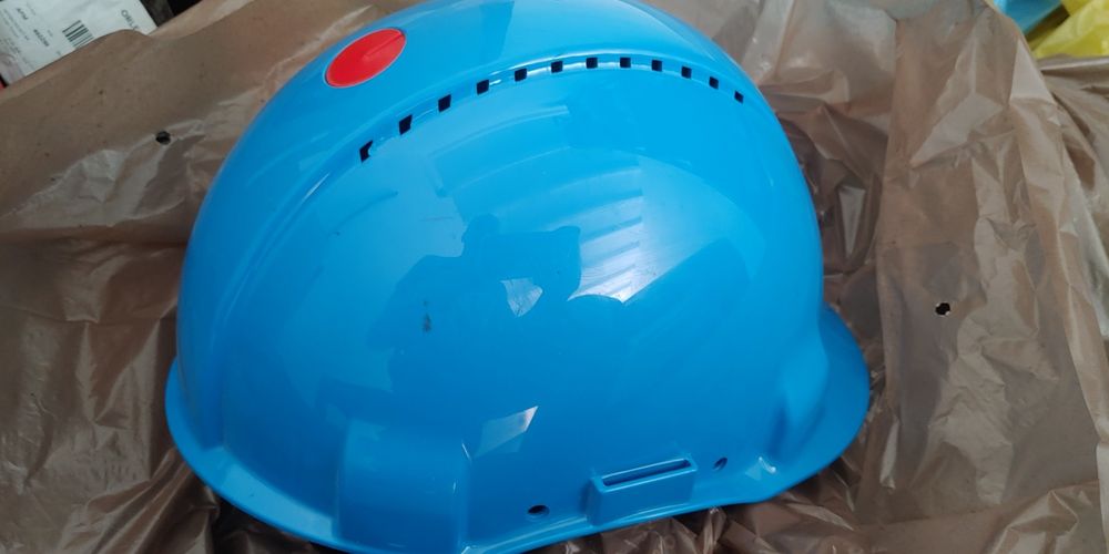 Sprzedam używany kask BHP +gratisy