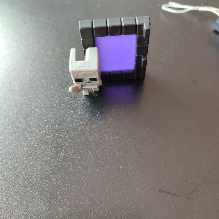 Продам іграшки Kinder joy Maincraft