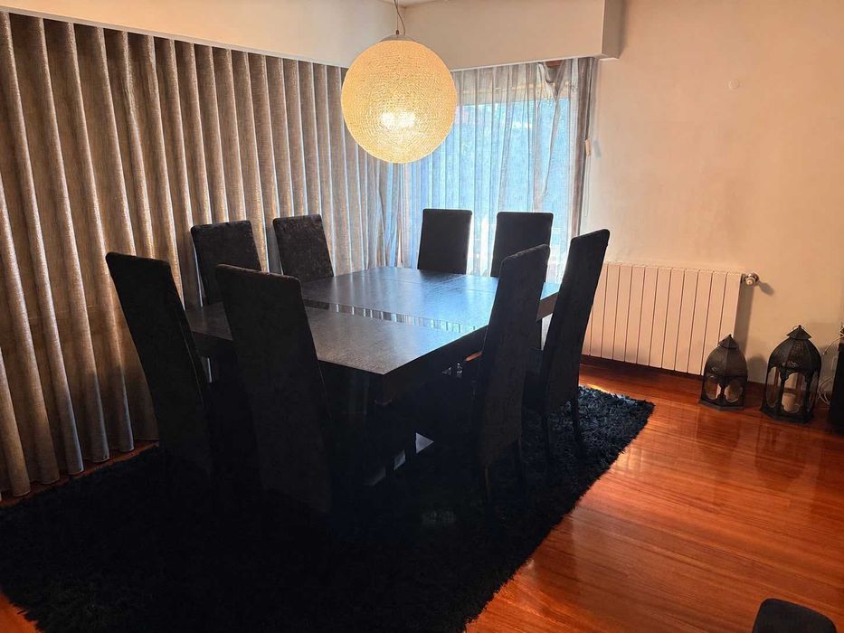 Mesa de jantar LasKasas extensível + 8 cadeiras