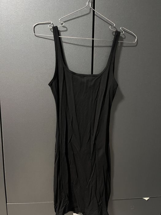 Продам сукні в каруселі 5шт