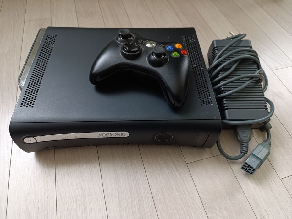 Konsola Xbox 360 (działa jak RGH) + dysk 120 + dysk USB z gratisami+ p