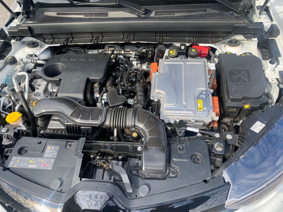 Рено аркана гібрид кросовер