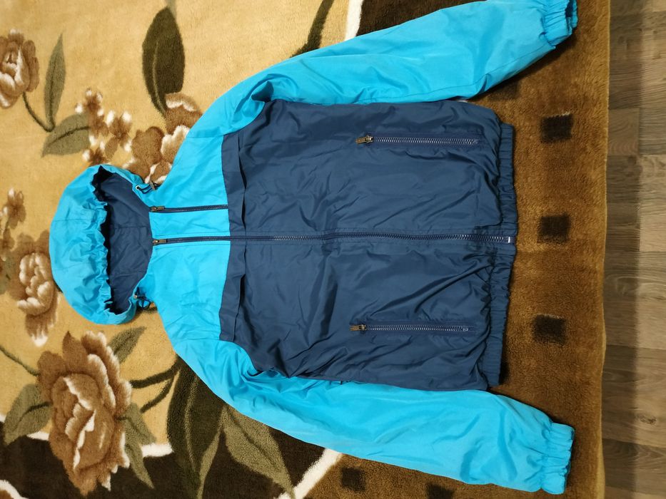 Продам красивую ветровку