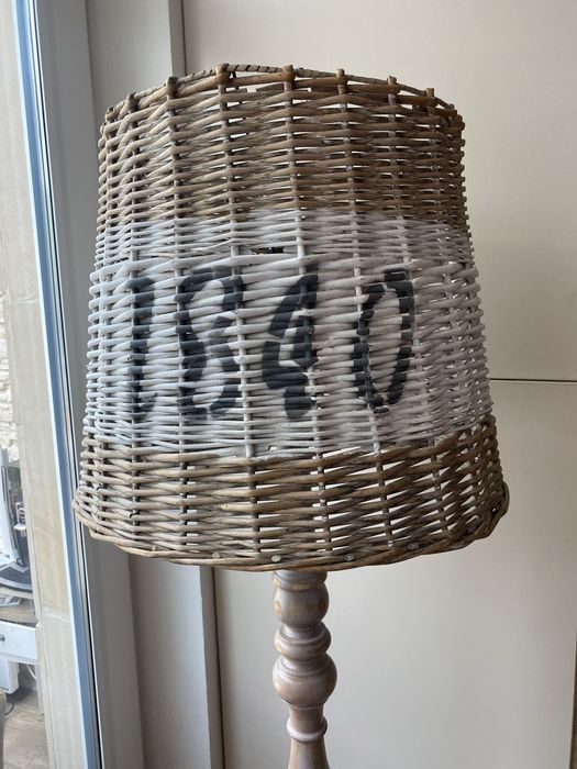 Lampa rodem z PRL  drewno i rattan