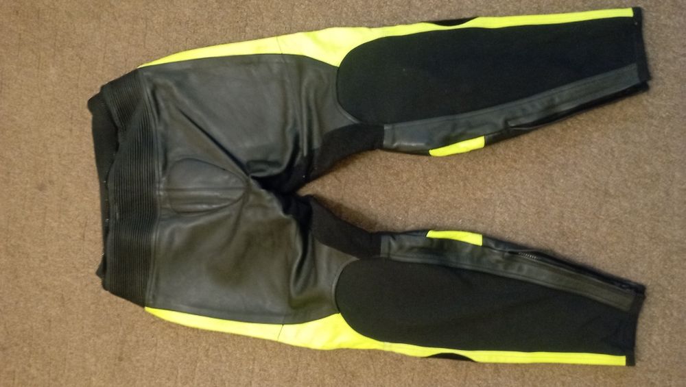 Мотоштани, захист для мотоцикла.