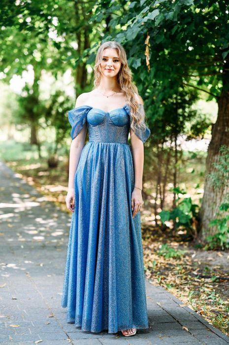 Неймовірна випускна сукня