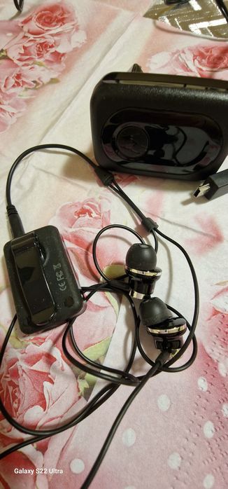 Zestaw bluetooth z słuchawkami oraz ładowarka