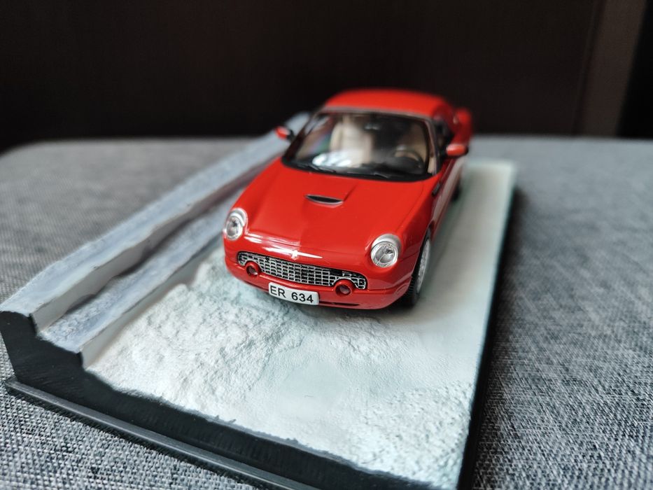 Model samochodu Bonda 007  Ford Thunderbird