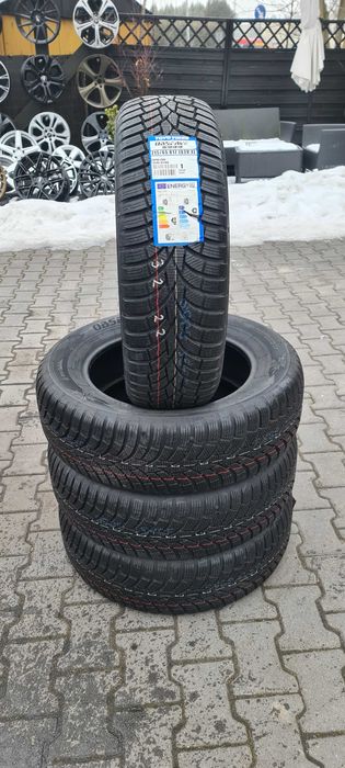 Opony zimowe Toyo Observe S944 215/65/17 z 2022r. nowe