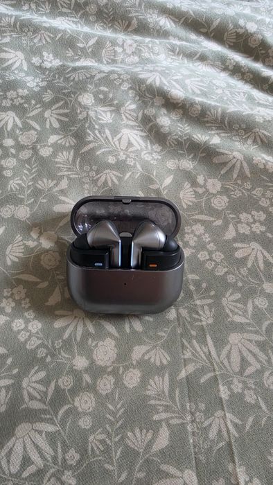 Samsung Galaxy Buds3 Pro (Prateados) - Excelente Estado c/ garantia
