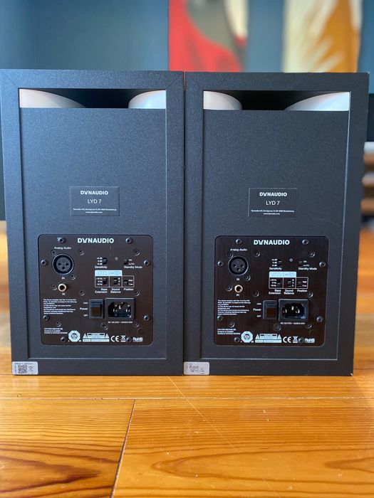 Colunas Dynaudio LYD7