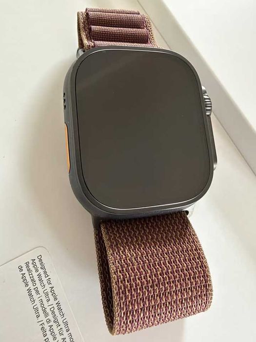 Apple Watch Ultra 4 GPS, czarna koperta, bordowy Alpine Loop, stan zbliżony do nowego