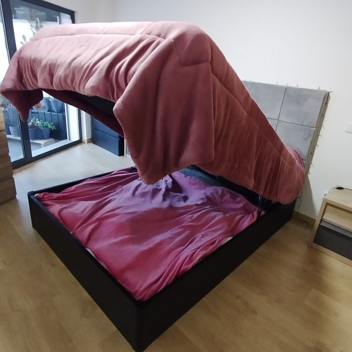 Cama com arrumação