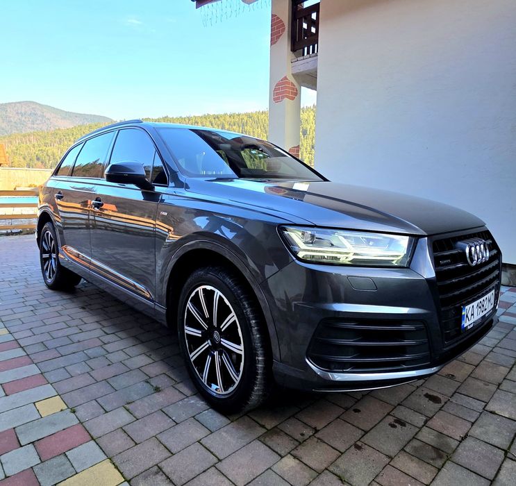Audi Q7 S-line офіційна