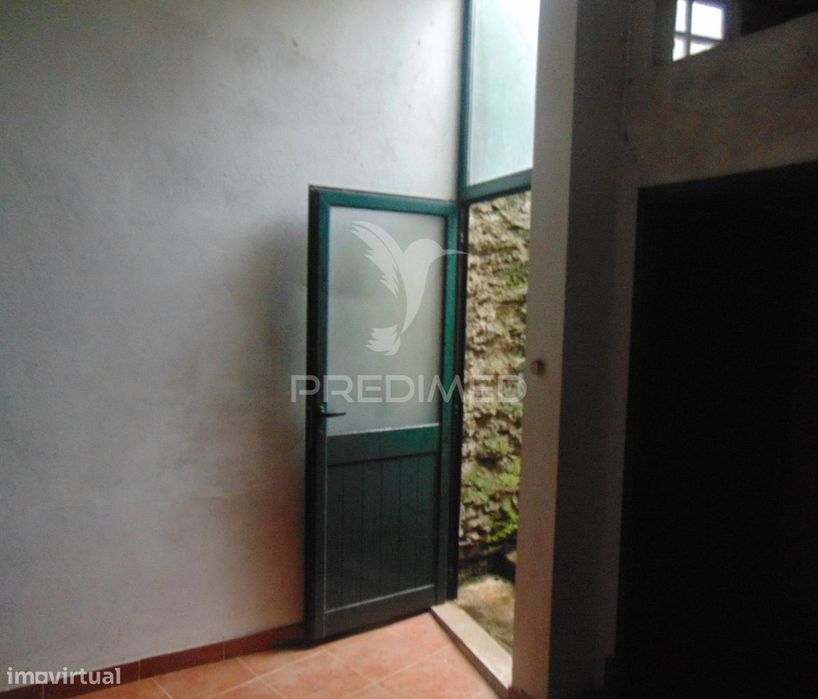 Moradia geminada para restaurar em Vila Real