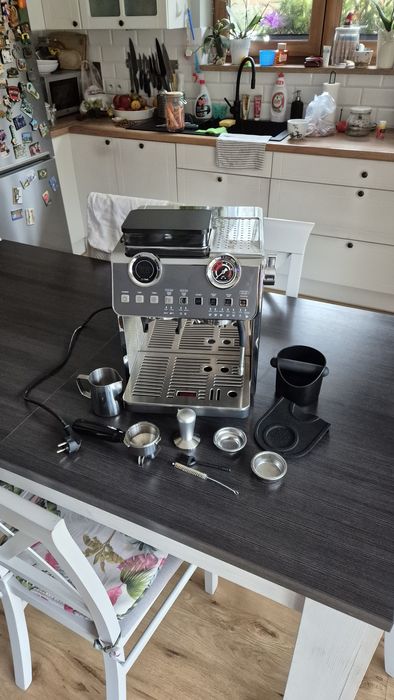 Ekspres do kawy ciśnieniowy, kolbowy