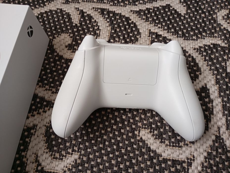 Продам ігрову консоль Xbox series s .