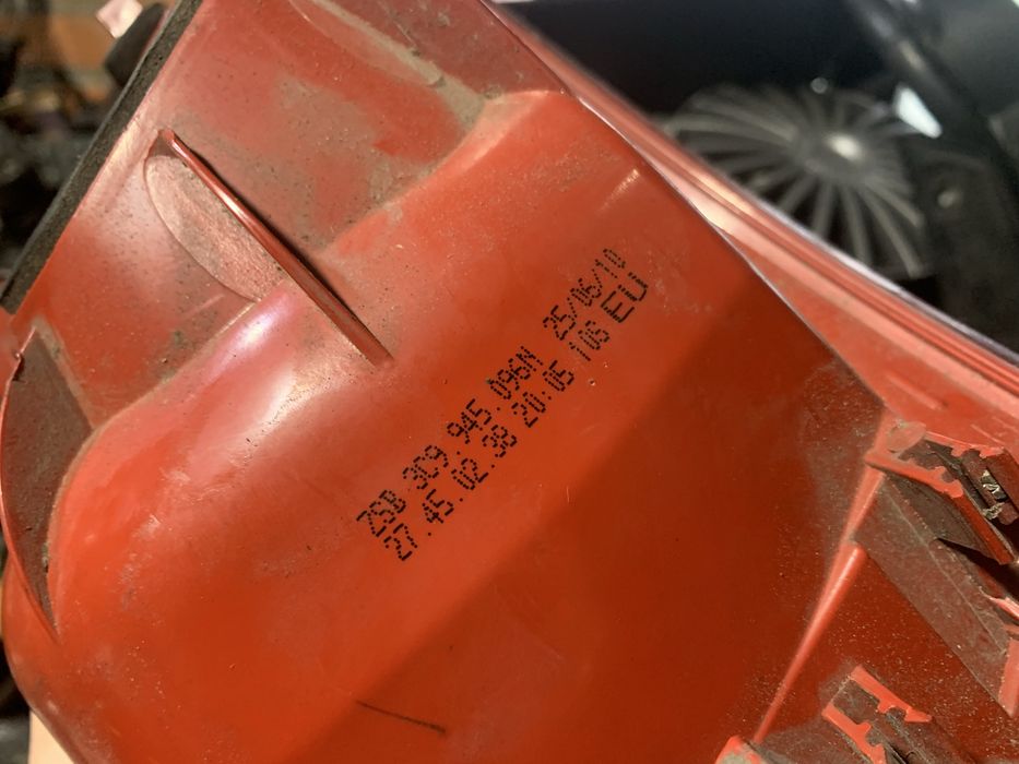 Задній правий фонарь Volkswagen Passat B6 універсал 3C9 945 096N