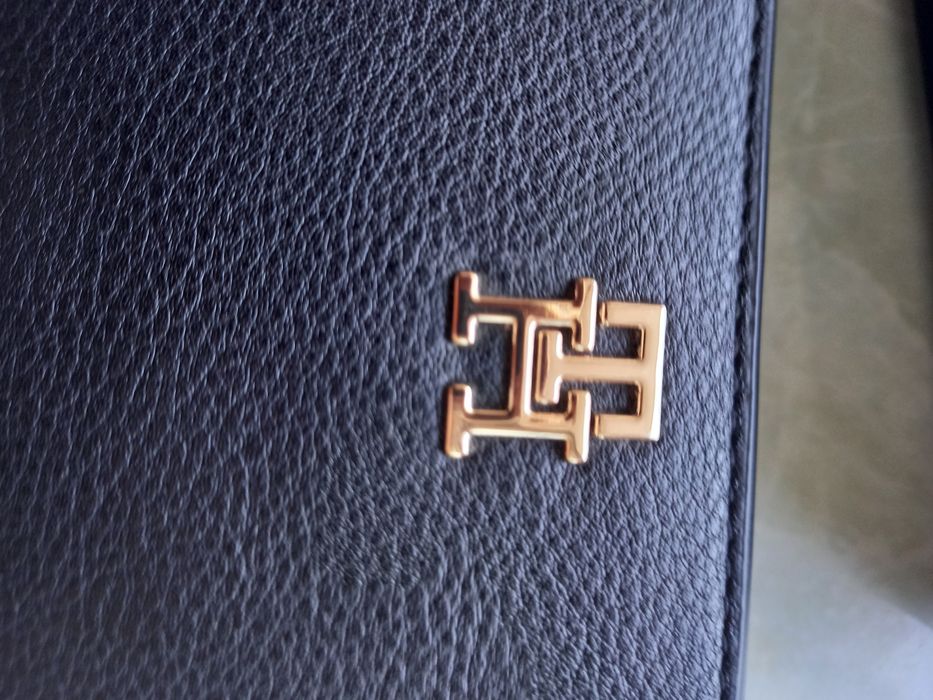 Шикарный женский кошелёк бренд TOMMY HILFIGER !