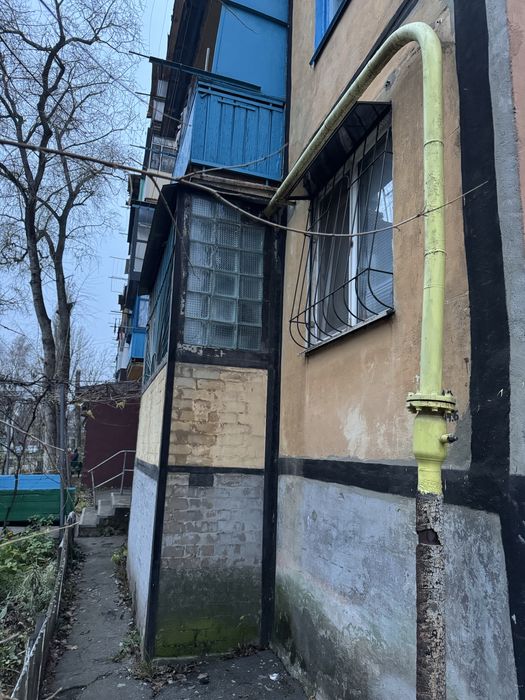 Продам 2-кімнатну квартиру Джона Маккейна