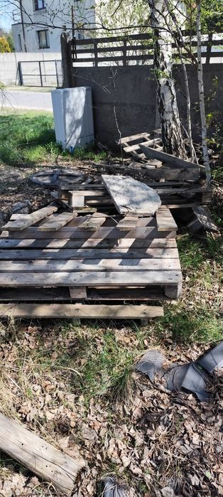Zrzynki desek i krokwi na opał