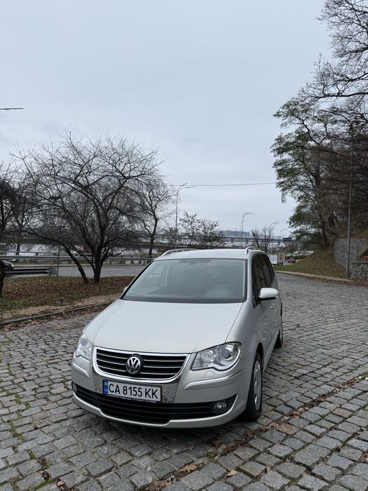 Продам Volkswagen Touran 1.4 TSI