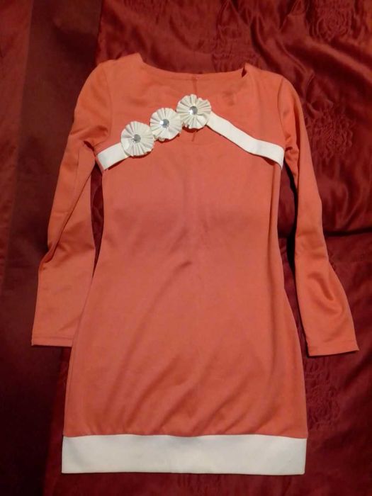 Сукня дівоча весняно-осіння, нова, колір "корал", розмір 40.