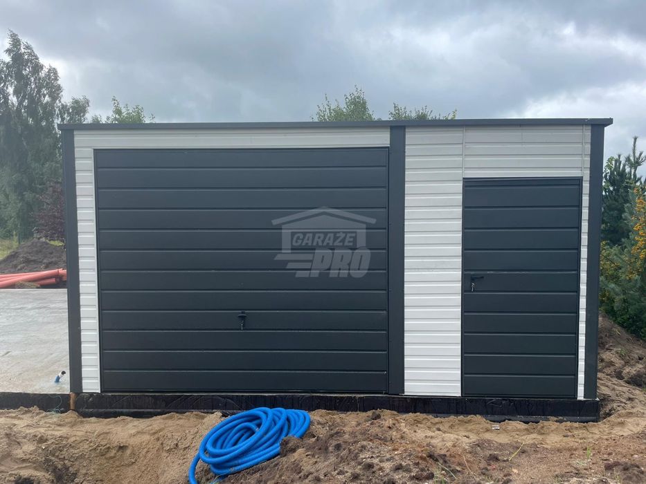 Garaż blaszany 5x6m - brama  uchylna antracyt - biały   GP679
