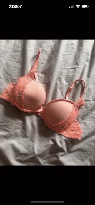 Biustonosz stanik Victoria Secret 36A brzoskwiniowy ze zdobieniami