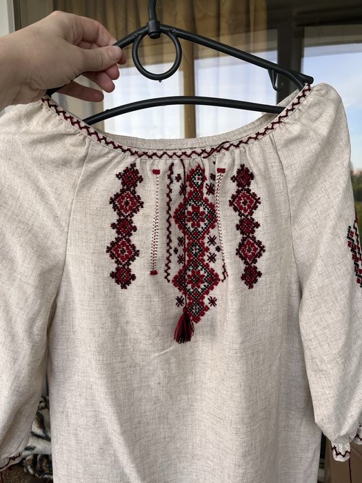 Продам плаття-вишиванку років на 10