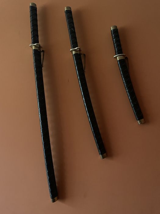 Zrstaw mieczy samurajskich