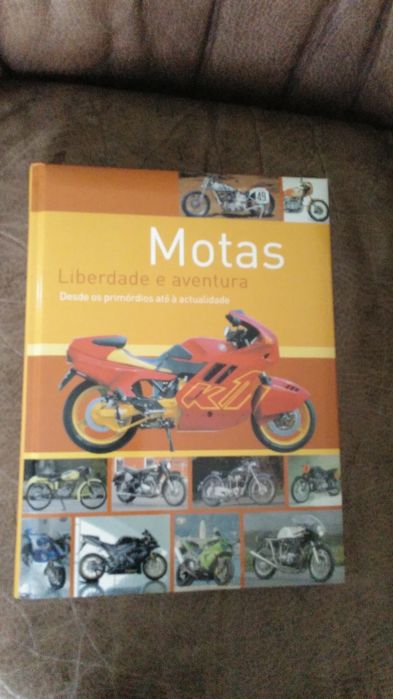 8 Livros novos a 14 euros cada das seleções