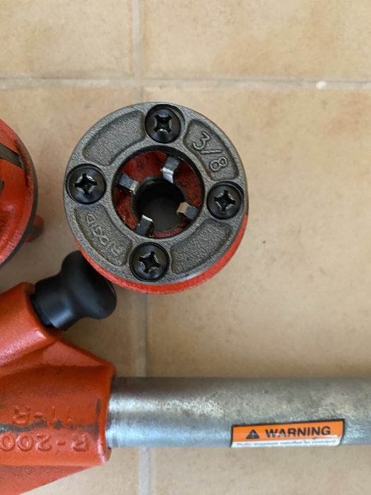 Tarraxa Manual de Catraca RIDGID 11-R com Cabeças 1/2" e 3/8"