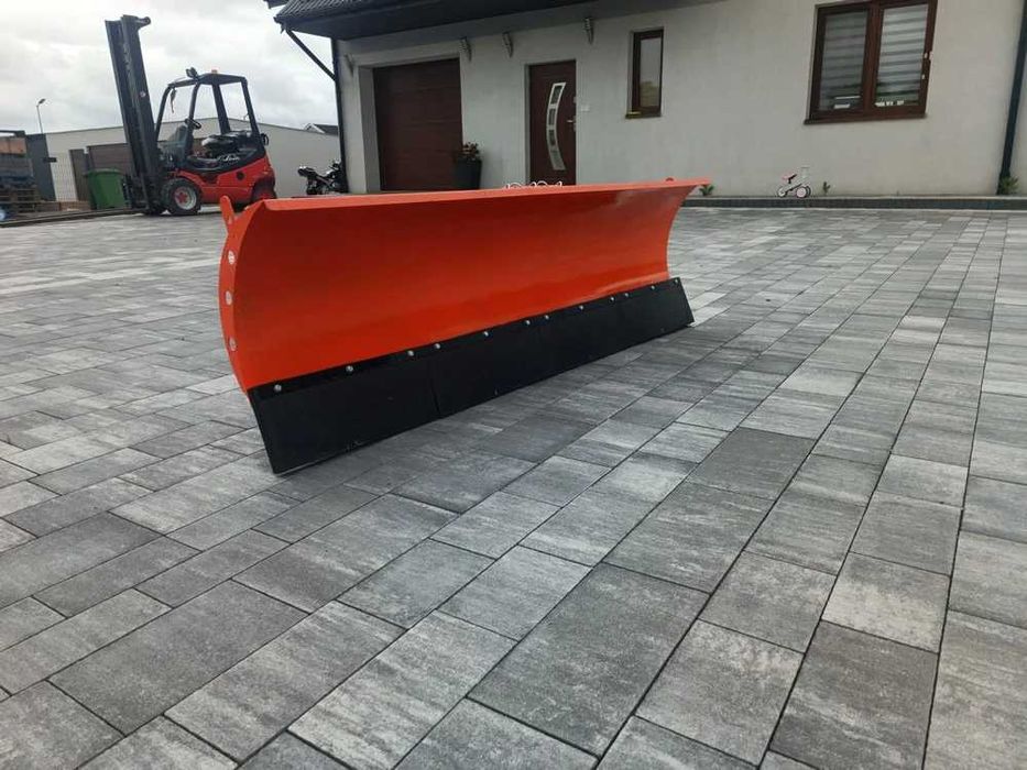 Pług z mocowaniem do samochodu terenowego 2,0