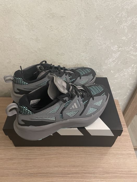 Продам Кросівки Addidas (нормальний стан)